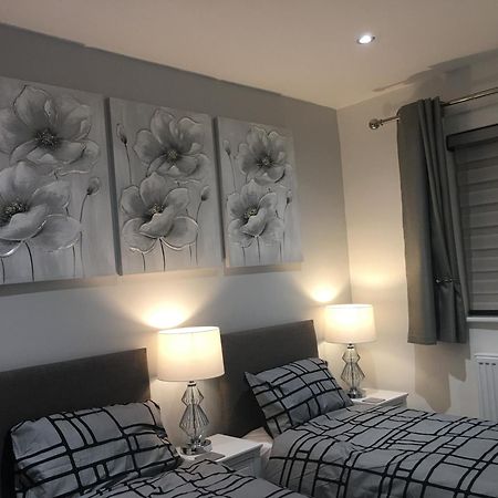 Executive Apartments Free On-Site Parking, 2 En-Suites, Sleeps 4, Swindon Esterno foto